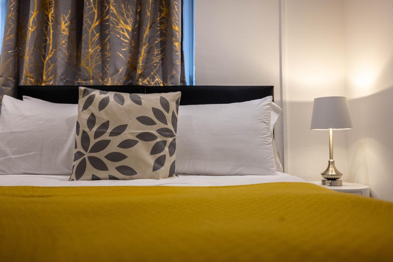 3 Bedrooms-8guests-babycot-15mintopepys-freeparkg Londra
