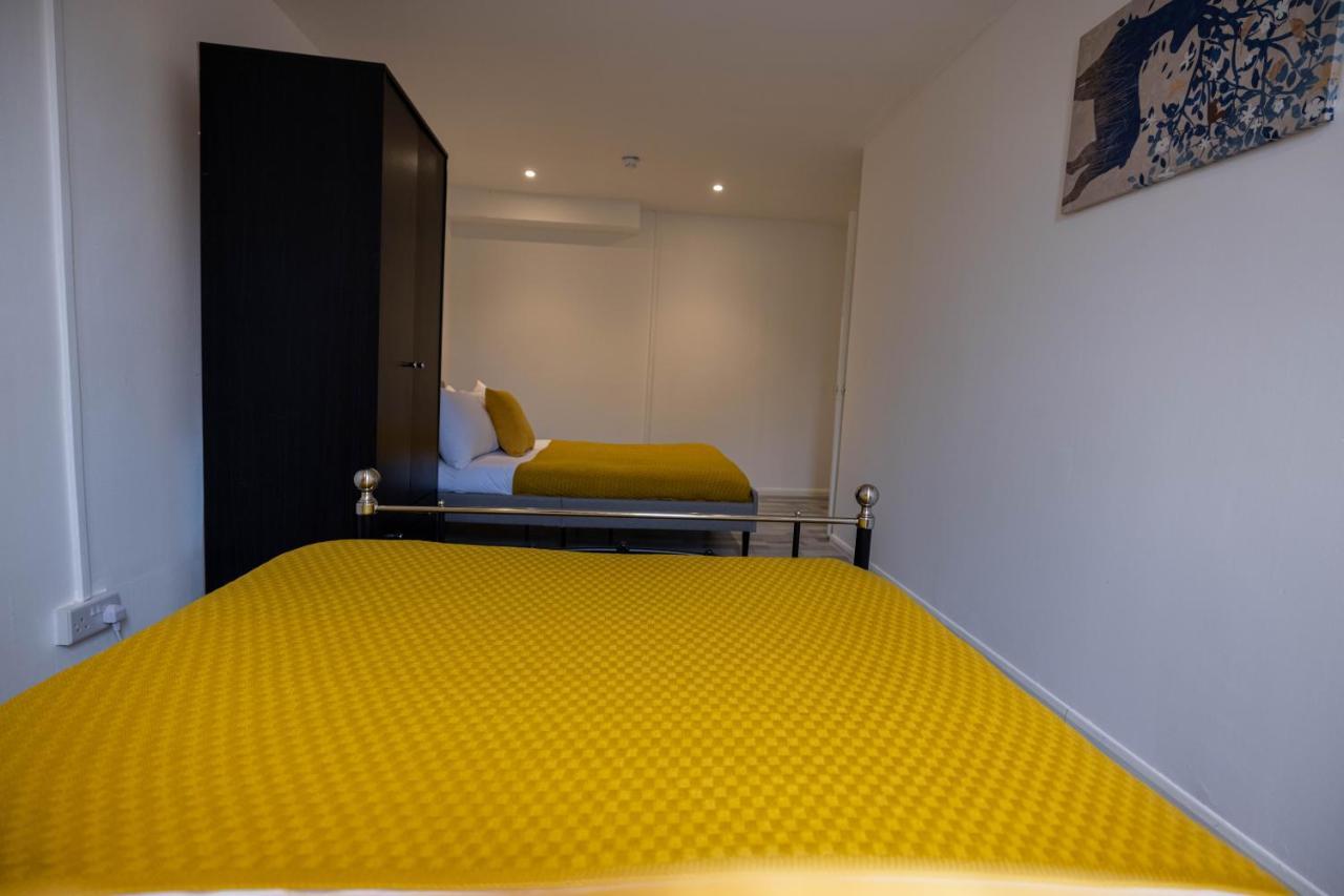 3 Bedrooms-8guests-babycot-15mintopepys-freeparkg Londra